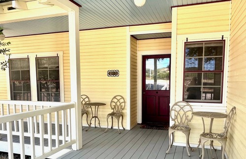Paso Robles House | The Farmhouse @ Four Lanterns Winery
