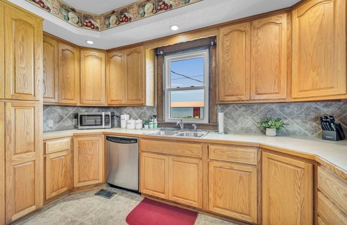 Faucett Other | The Farmhouse offers beautiful country views and plenty of space!