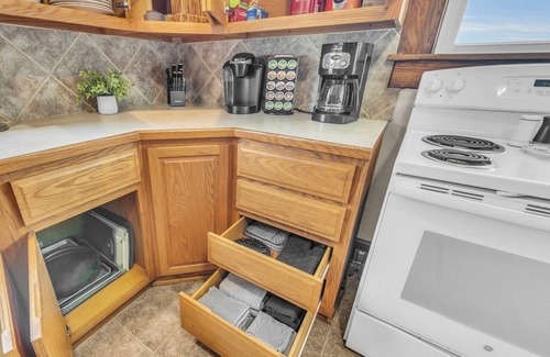 Faucett Other | The Farmhouse offers beautiful country views and plenty of space!