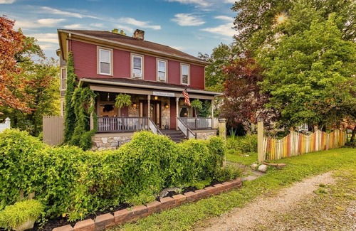 Nelsonville House | The Farrow House- Canoe, Bike, Hike, Historic, Hocking Valley Railroad,