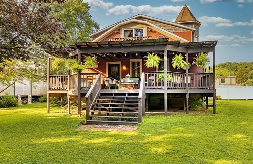 Nelsonville House | The Farrow House- Canoe, Bike, Hike, Historic, Hocking Valley Railroad,