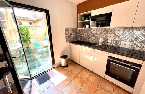 Uzes Apartment | 'The Fenestrelle' appt in superb stone house in centre Uzès