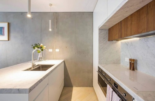 Alexandria Apartment | The Fern Split level Eco Luxury w Lush Courtyard