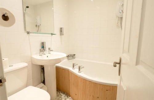 Sandown Hotel | The Fernside