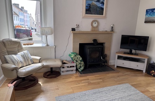 St Monans Apartment | The Fifie - sleeps 6 guests in 3 bedrooms