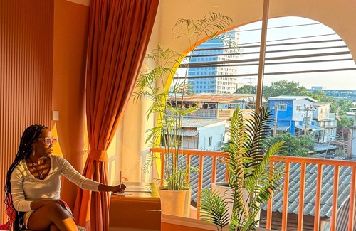 Khlong Toei Hotel | The Fig Lobby Bangkok