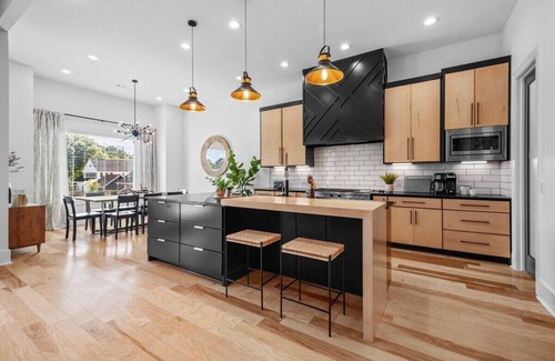 Downtown House | The Fillmore - Hot Tub - 1 mi to Downtown