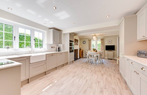 Great Plumstead House | The Firs - Four Bedroom House, Sleeps 8
