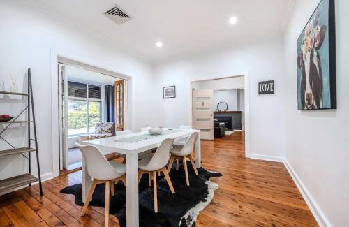 Dubbo House | The Fitz - Family Getaway, Short Distance to CBD