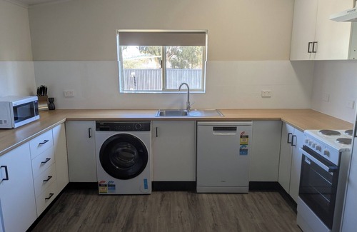 North Moonta House | The Flat on Muddy- Welcome to your stylish home away from home!