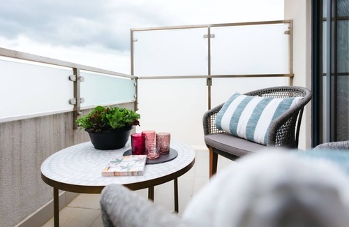 Flinders Apartment | The Flinders Weekender, Enjoy a comfortable stay in a two-bedroom apartment in Flinders.