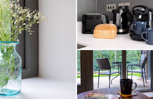 Backbarrow Cottage | THE FLOWING RIVER, romantic, with a garden in Ulverston