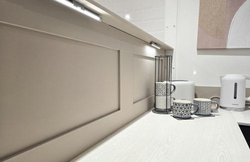Belfast Apartment | The Fourwinds Cosy Cabin- 15mins to Belfast city