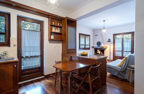 Potamia Apartment | The Foxes - Modern 1BD apartment in the Forest