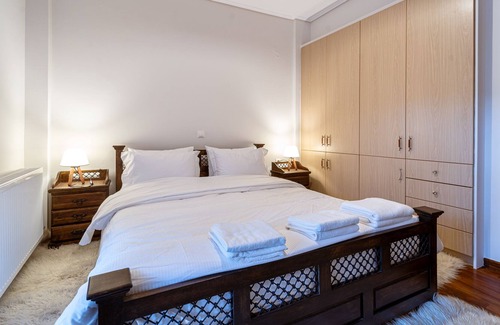 Potamia Apartment | The Foxes - Modern 1BD apartment in the Forest