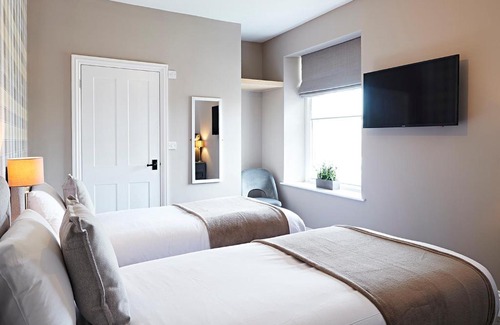 Holworth Hotel | The Frampton Arms