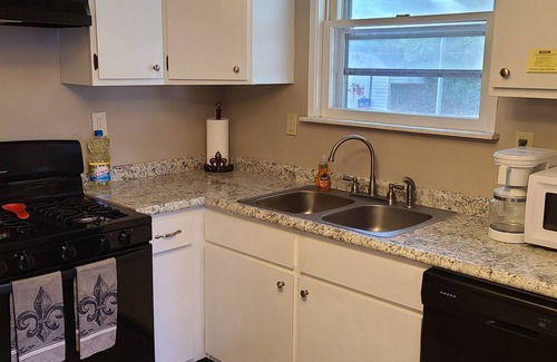 Belleville House | The Frog Prince Cottage- Pet Friendly