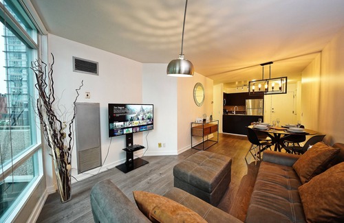 Wellington Place Apartment | The Front Condominiums