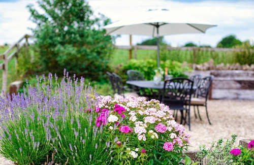 Witney House | The Gallery at King John's Barn - sleeps 4 guests in 2 bedrooms