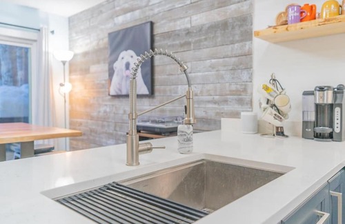 College House | The Garay Townhome w/Contemporary Vibes