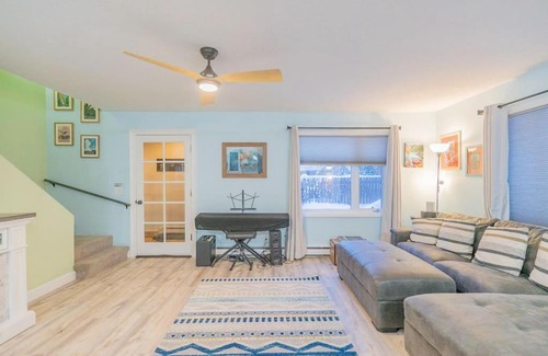 College House | The Garay Townhome w/Contemporary Vibes