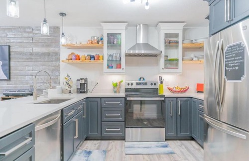 College House | The Garay Townhome w/Contemporary Vibes