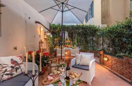 Lucca Historical Center Apartment | The Garden Along the Stream
