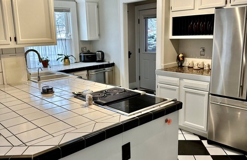 Benson House | The Garden Loft Bungalow- Dundee Close To Everything Omaha!