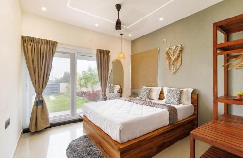 Hosur Apartment | The Garden Retreat by StayJadePool2BHKLawn