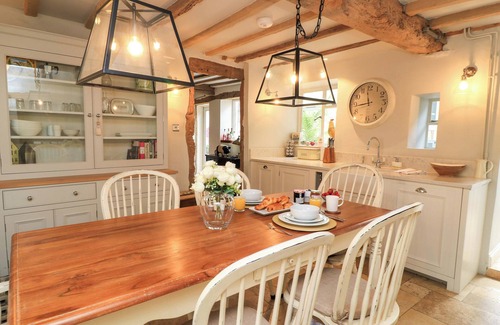 Winchcombe Cottage | THE GARDEN RETREAT, character holiday cottage in Winchcombe
