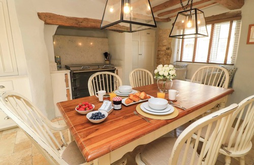 Winchcombe Cottage | THE GARDEN RETREAT, character holiday cottage in Winchcombe