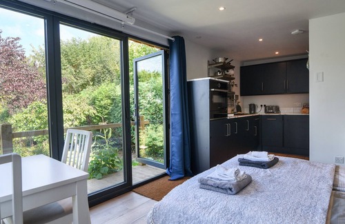 Colyton Cottage | THE GARDEN STUDIO, family friendly, with a garden in Colyton
