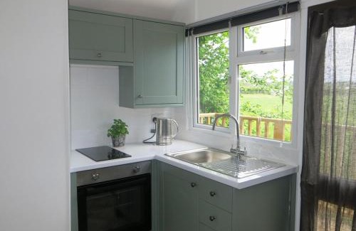 Clyst St Mary Apartment | The Garret Studio Apartment,Balcony views & Parking