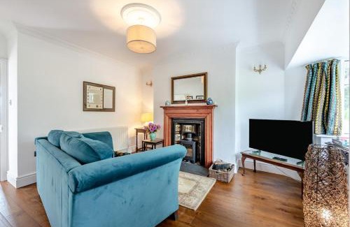 Llanybydder House | The Gate Lodge Brynteg