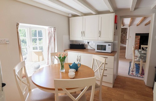 Axmouth Cottage | THE GATEHOUSE, pet friendly, country holiday cottage in Axmouth