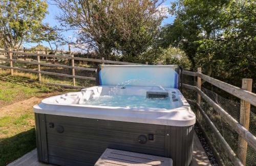 Llandudno Junction House | The Gatekeepers Cottage - Skerry Vore