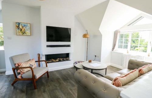 Llandudno Junction House | The Gatekeepers Cottage - Skerry Vore