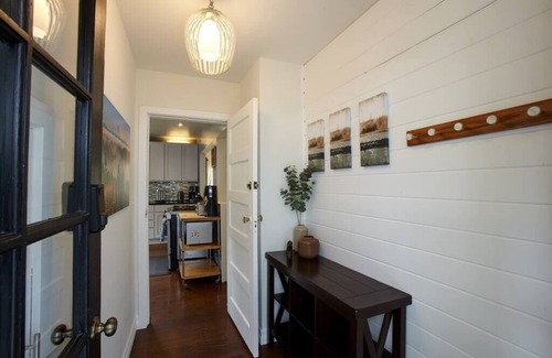 Olde Town House | The Gateway House- Epic View and Yard