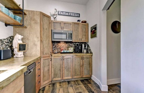 Fair Oaks House | The Gathering Spot: Creekside Stay & Event Venue