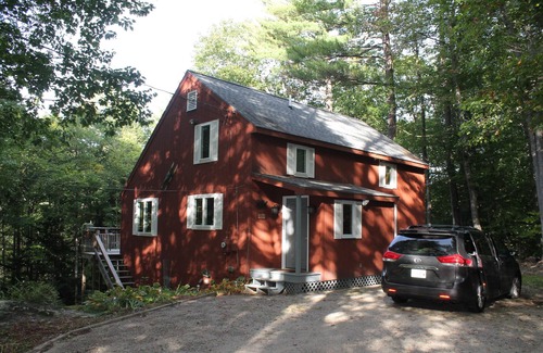 Birch Hill House | The Gecko Inn - Shopping, Santas Village, Skiing, Hot Tub, hikes, families, pets