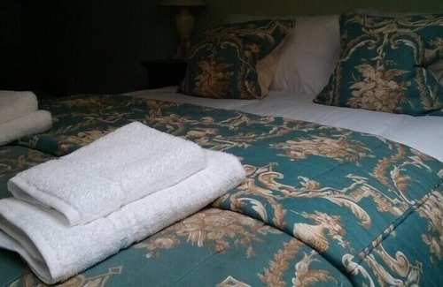 Croxton Kerrial Hotel | The Geese and Fountain