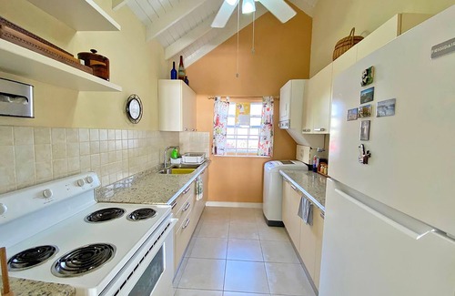 Apple Hall House | The Gem is located a few minutes walk to the gorgeous Bottom Bay Beach