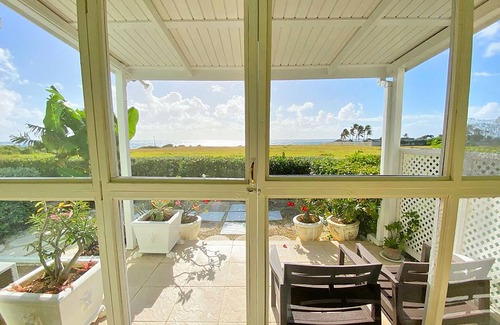 Apple Hall House | The Gem is located a few minutes walk to the gorgeous Bottom Bay Beach