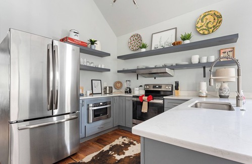 Radcliffeborough Apartment | The Gemstone Suites | Only 2 Blocks to King!