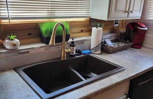 Colorado Springs Cabin | The General Store- Private and centrally locatednn