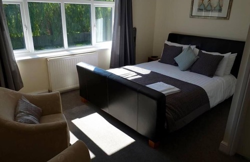 Ripley Hotel | The George Carvery & Hotel
