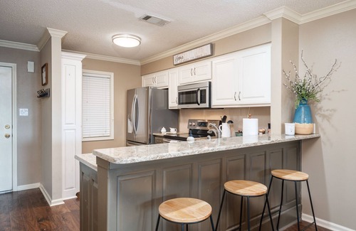 Jones Mills Condo | The Getaway.your perfect place to unwind - with hot tub just for guests.