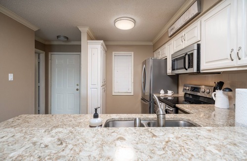 Jones Mills Condo | The Getaway.your perfect place to unwind - with hot tub just for guests.