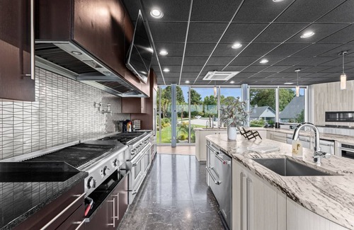 Terrell House | The Glass Mansion w/Optional Boat Rental