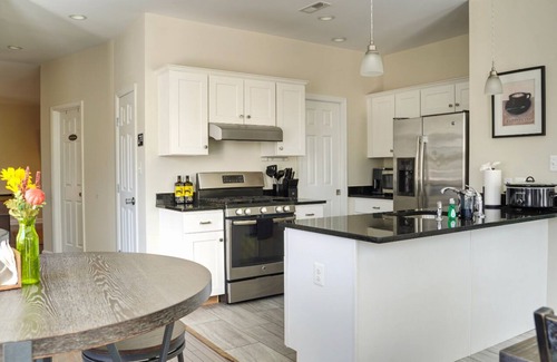 Nauck House | The Glebe House: Host 25, Arcade, Hot Tub, Speakeasy, Family & Friends Getaway